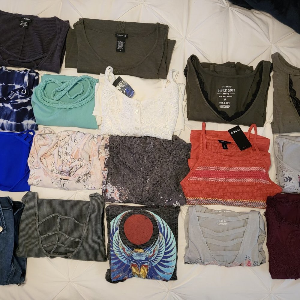 TORRID Womens Clothing Size 0 LOT of 17 pieces, NWT or excellent cond Plus size